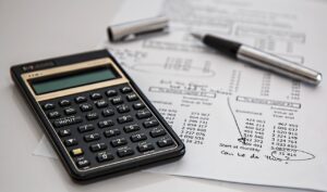 Lire la suite à propos de l’article Éviter de payer des impôts avec son entreprise en 2024